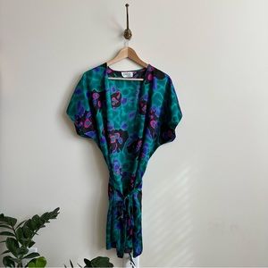 VTG California Miss watercolor print silky robe- fits up to M